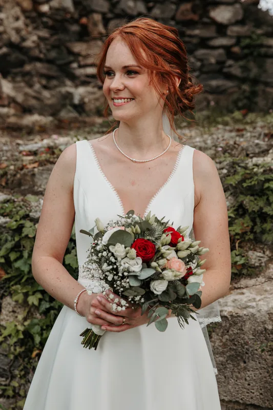Braut mit Brautstrauß – Hochzeitsfotografin Vanessa Bambas